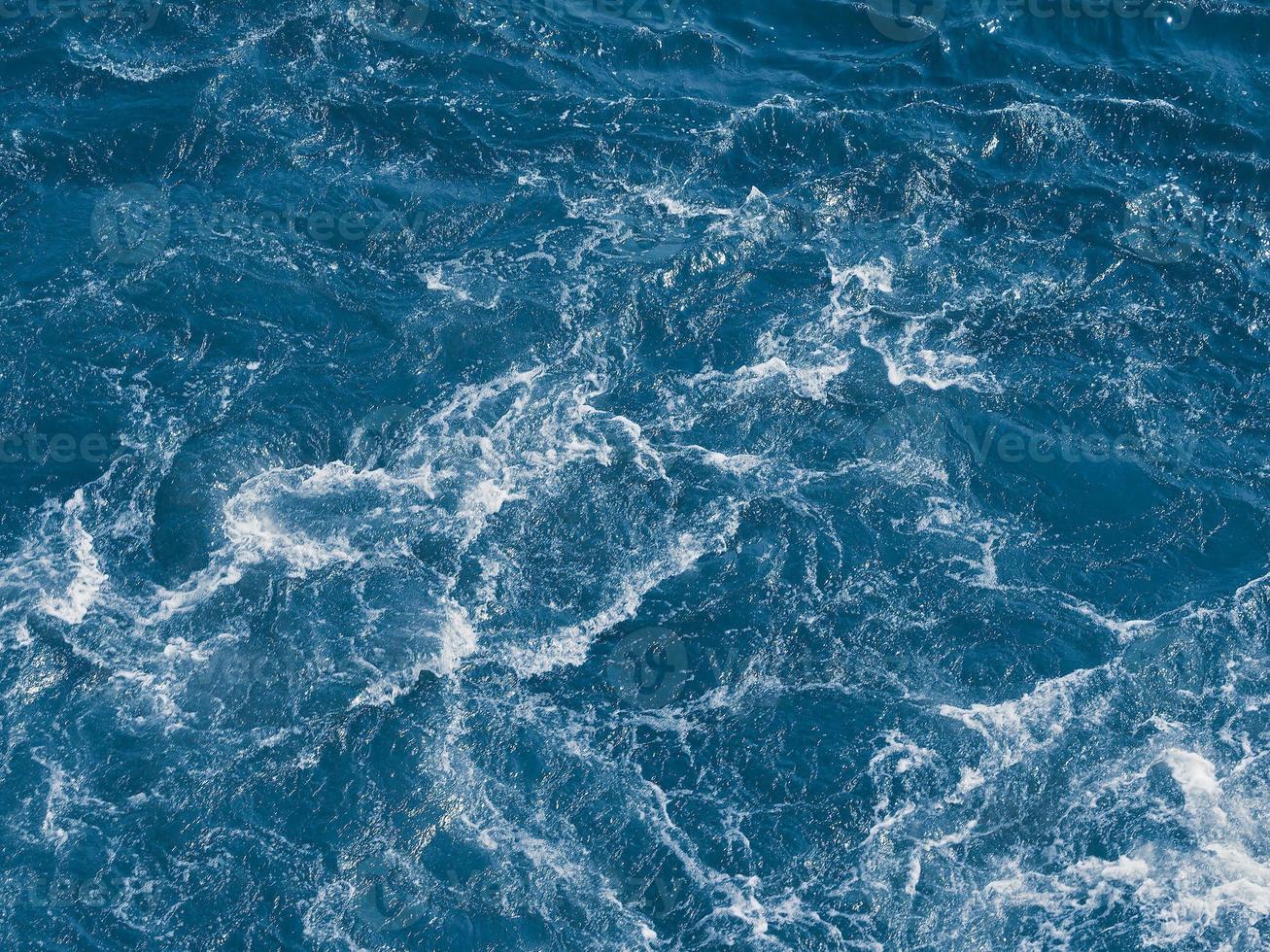 blå havsvatten yta bakgrund foto