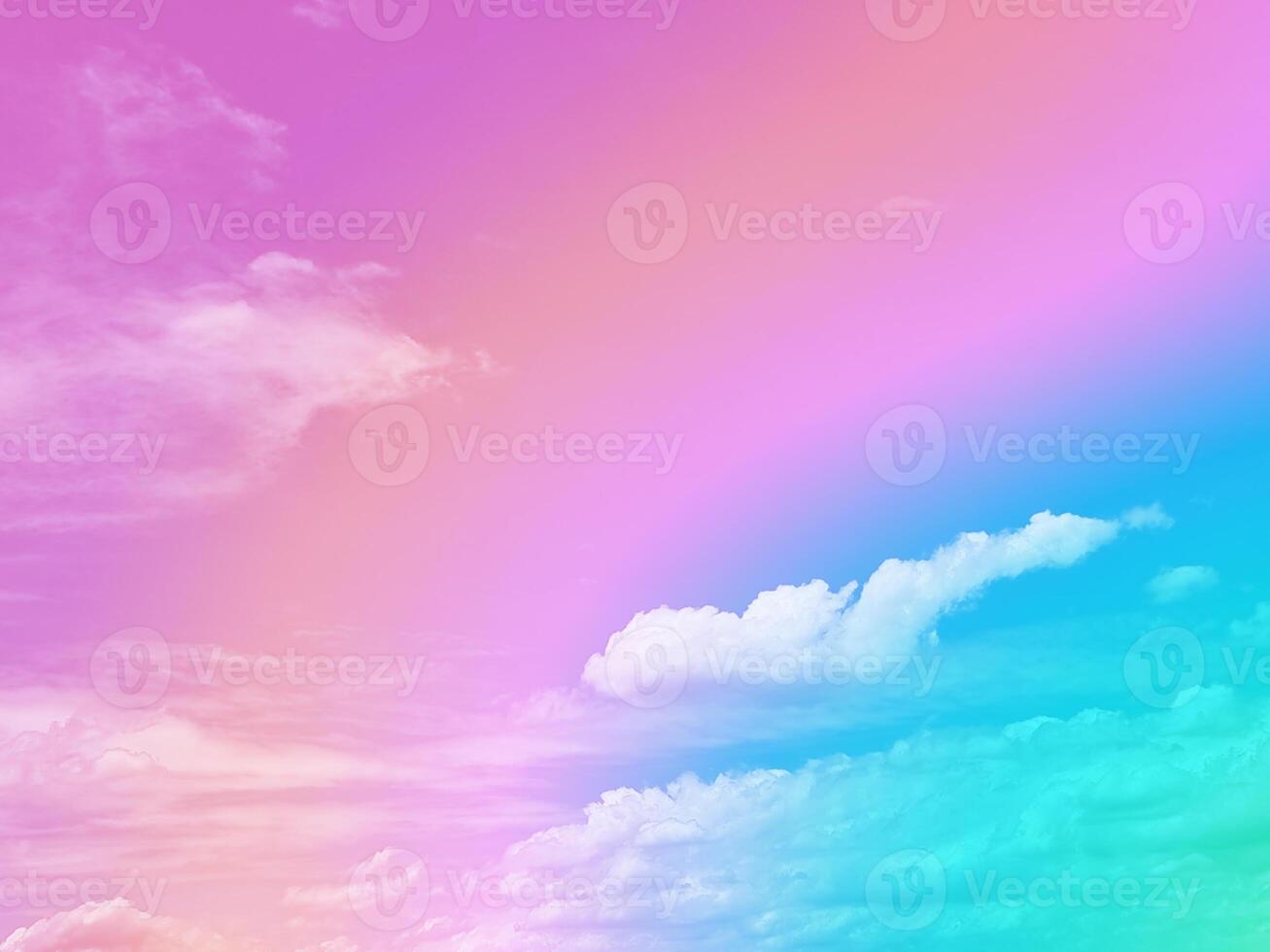 skönhet ljuv pastell grön och rosa färgrik med fluffig moln på himmel. mång Färg regnbåge bild. abstrakt fantasi växande ljus foto