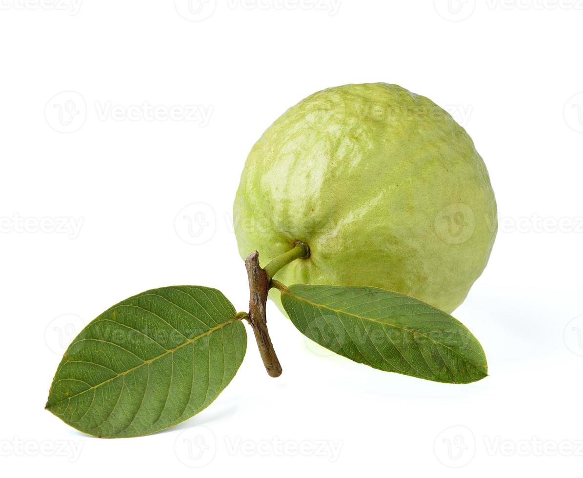 guava frukt isolerad på vit bakgrund foto