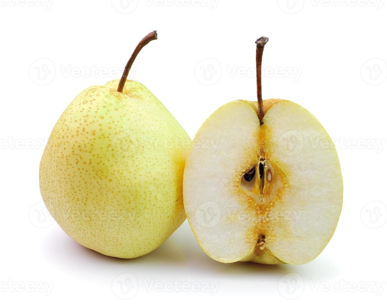 päron i närbild på en vit bakgrund foto