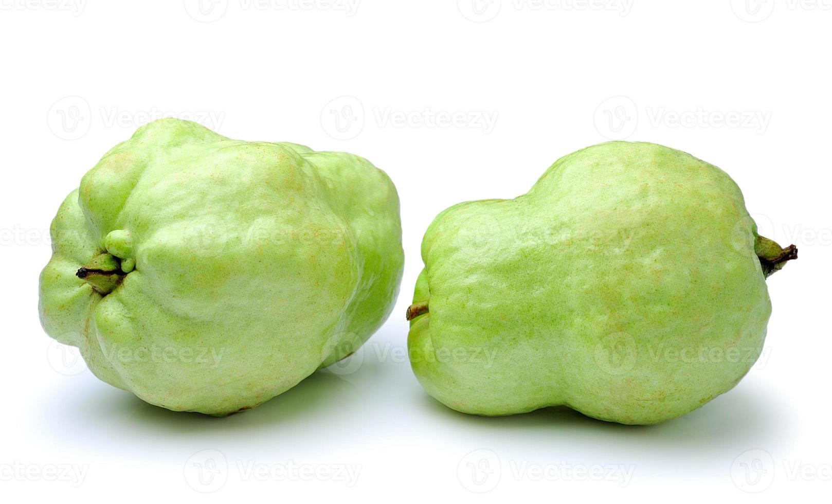guava på vit bakgrund foto