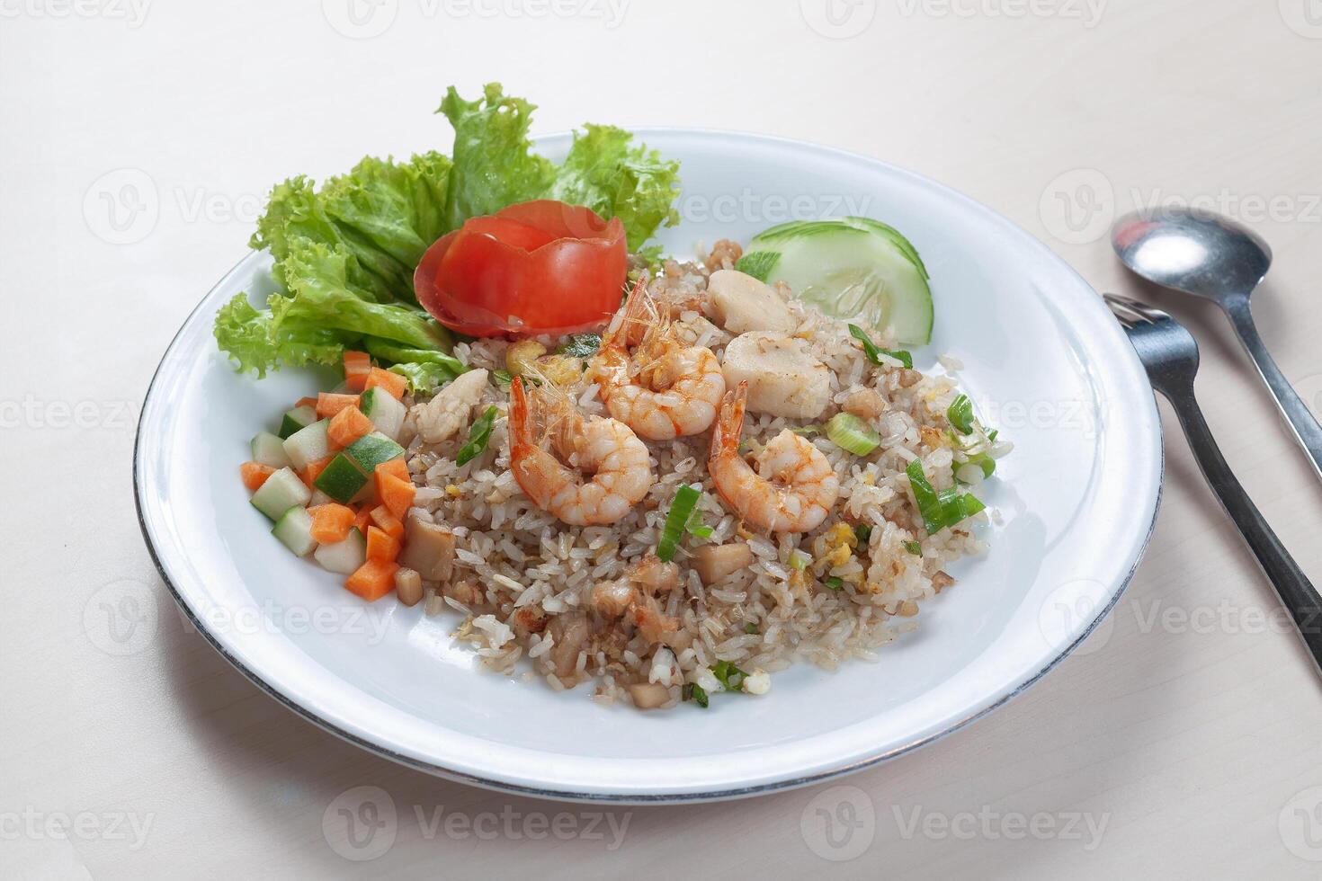 nasi goreng ikan laut eller skaldjur friterad ris foto