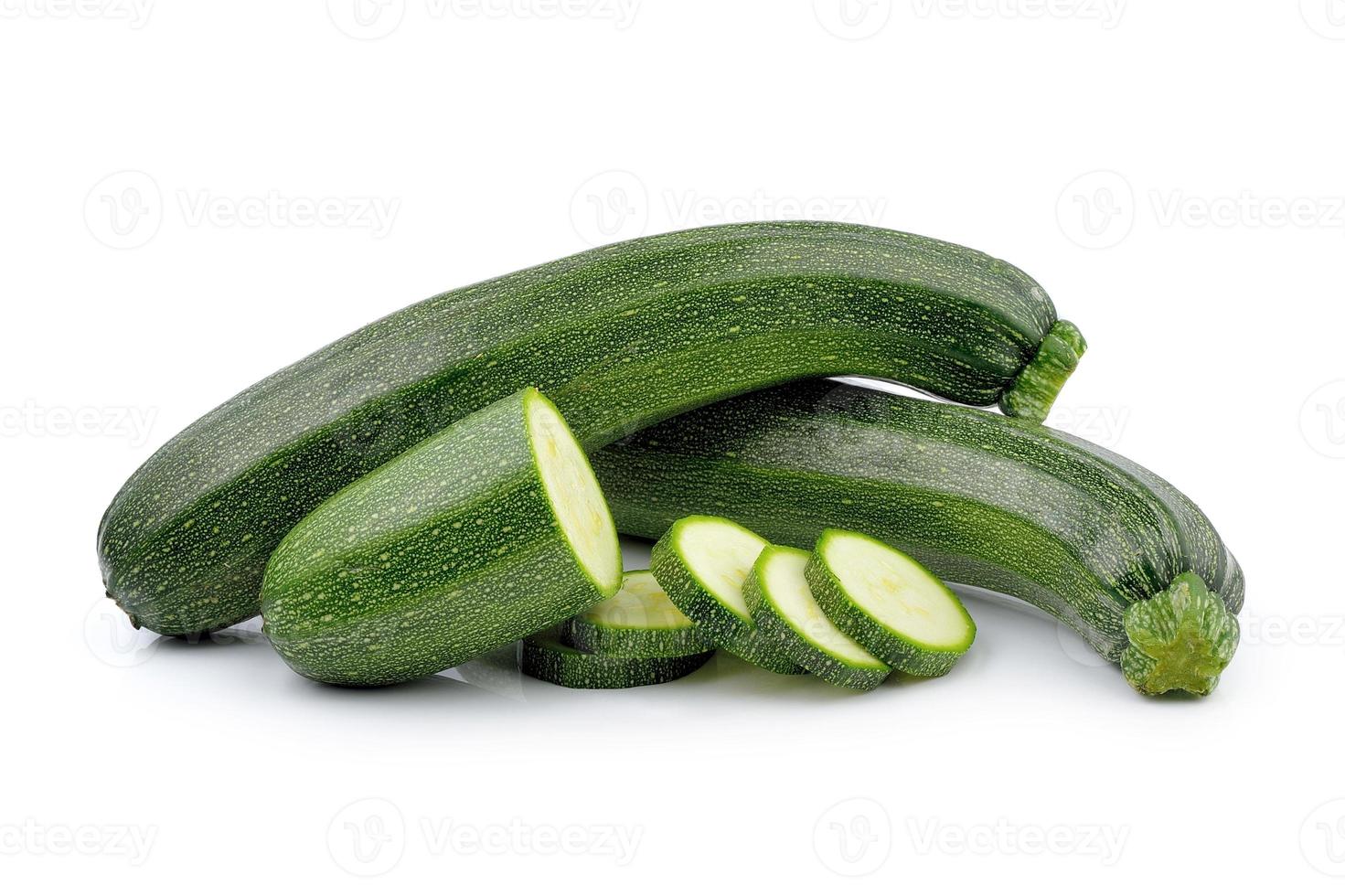 zucchini isolerad på vit bakgrund foto