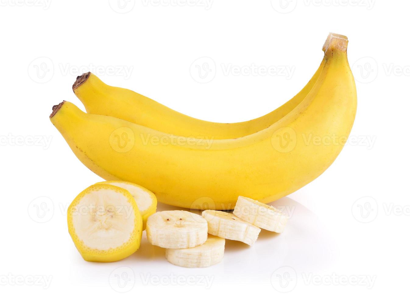 bananer på vit bakgrund foto