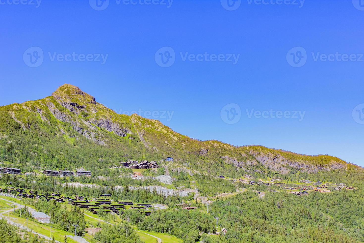 vacker soluppgång panorama norge, hemsedal skidcenter med berg i hemsedalis. foto