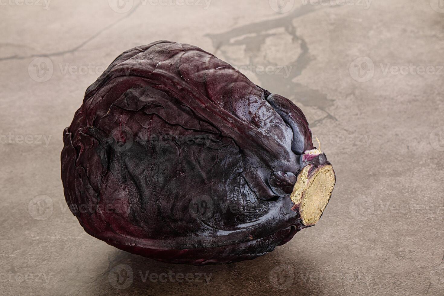 naturlig organisk violett kål huvud foto