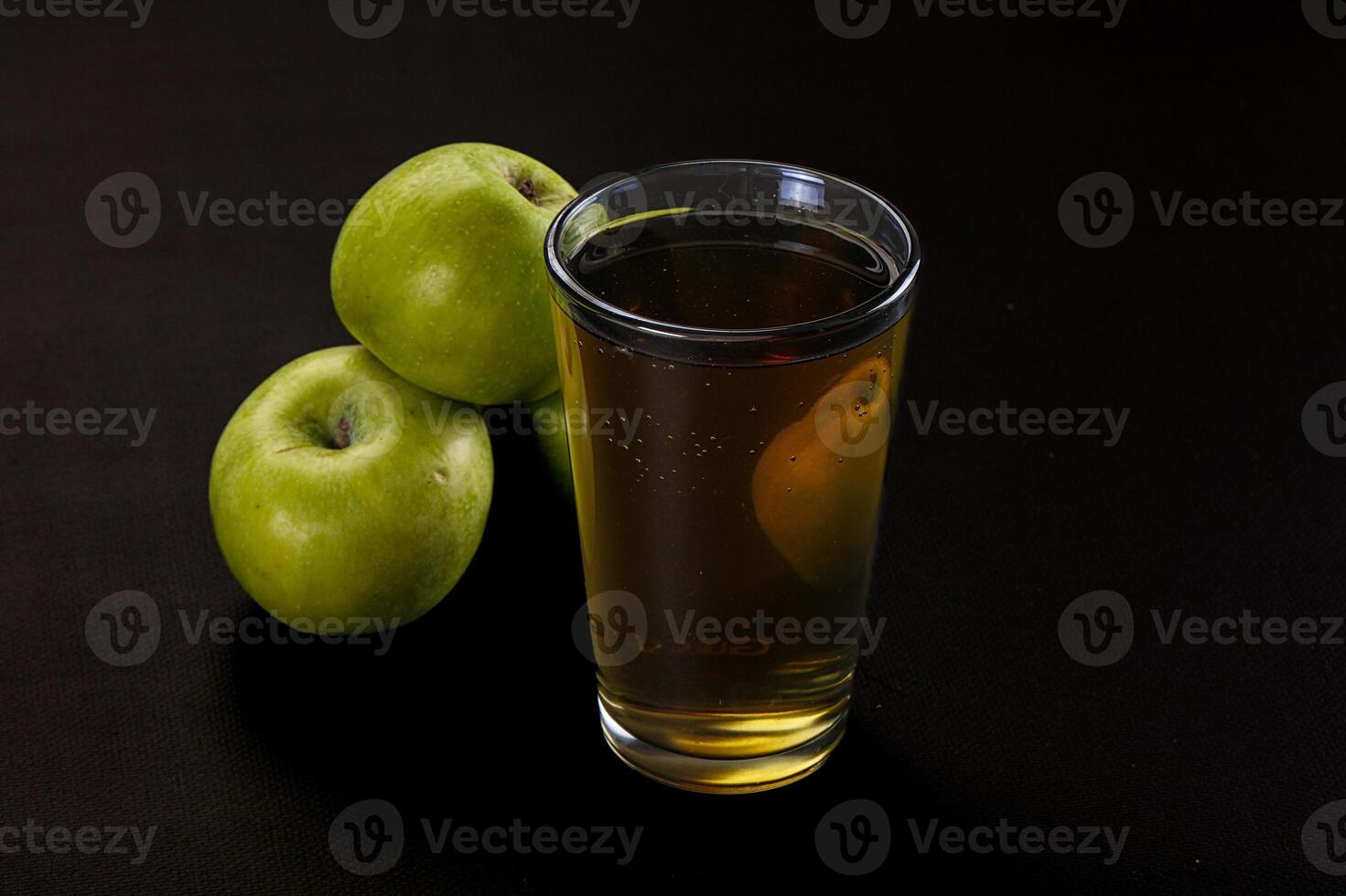 färsk ljuv naturlig äpple juice foto