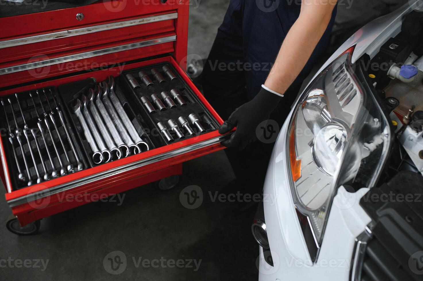 en uppsättning av verktyg för reparera i bil service foto