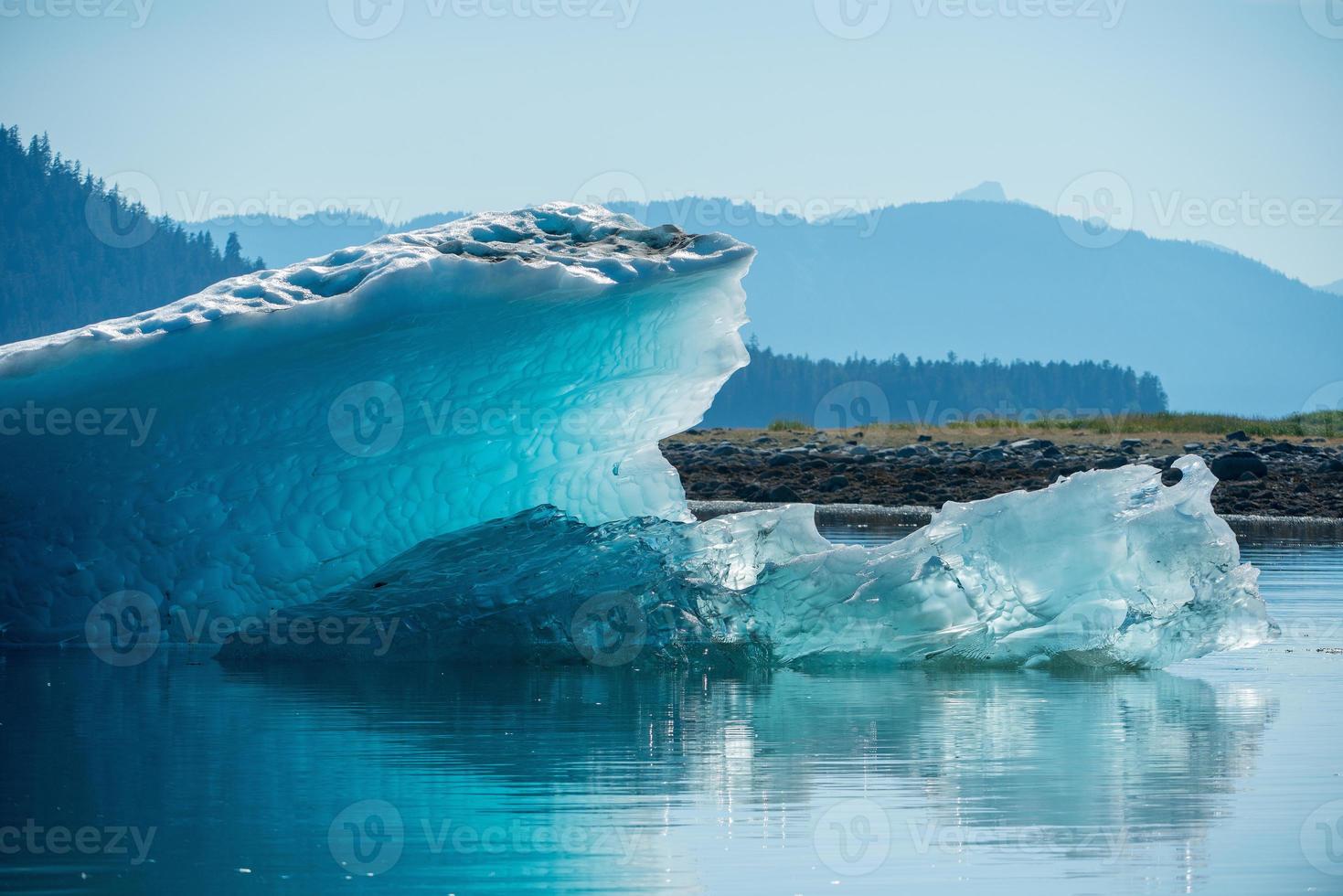 genomskinligt isberg, endicott arm, alaska foto