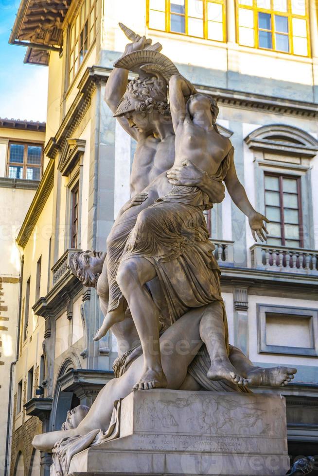 staty våldtäkt av polyxena i loggia dei lanzi i Florens, Italien foto