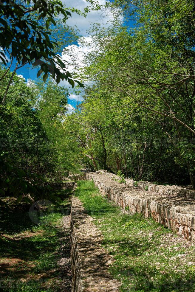 gammal chichen itza vägg, yucatan, mexico foto