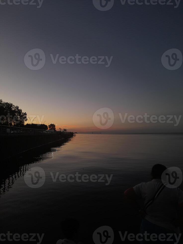 sommar solnedgång i pacific hav foto