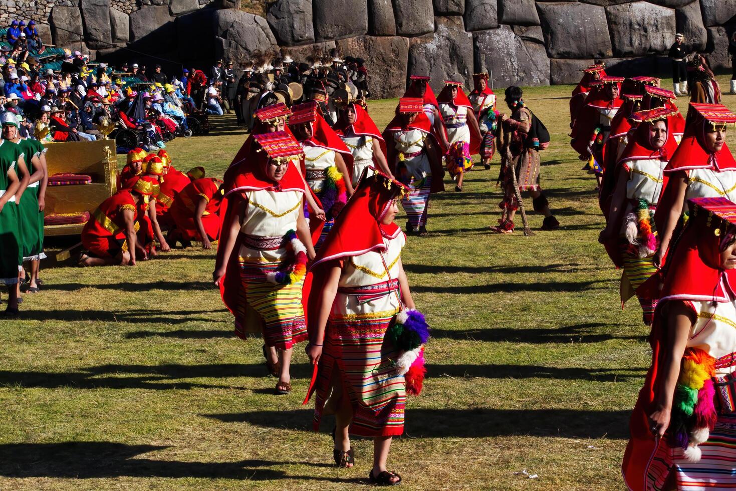 cusco, peru, 2015 - inti raymi festival söder Amerika män och kvinnor foto