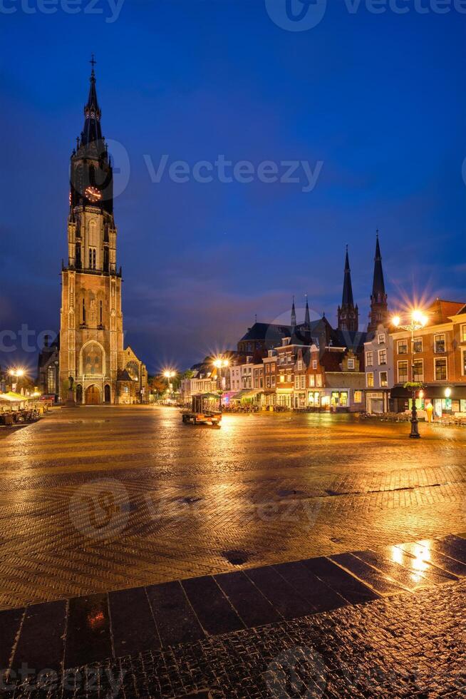 delft marknadsföra fyrkant markt i de kväll. delft, nederländerna foto