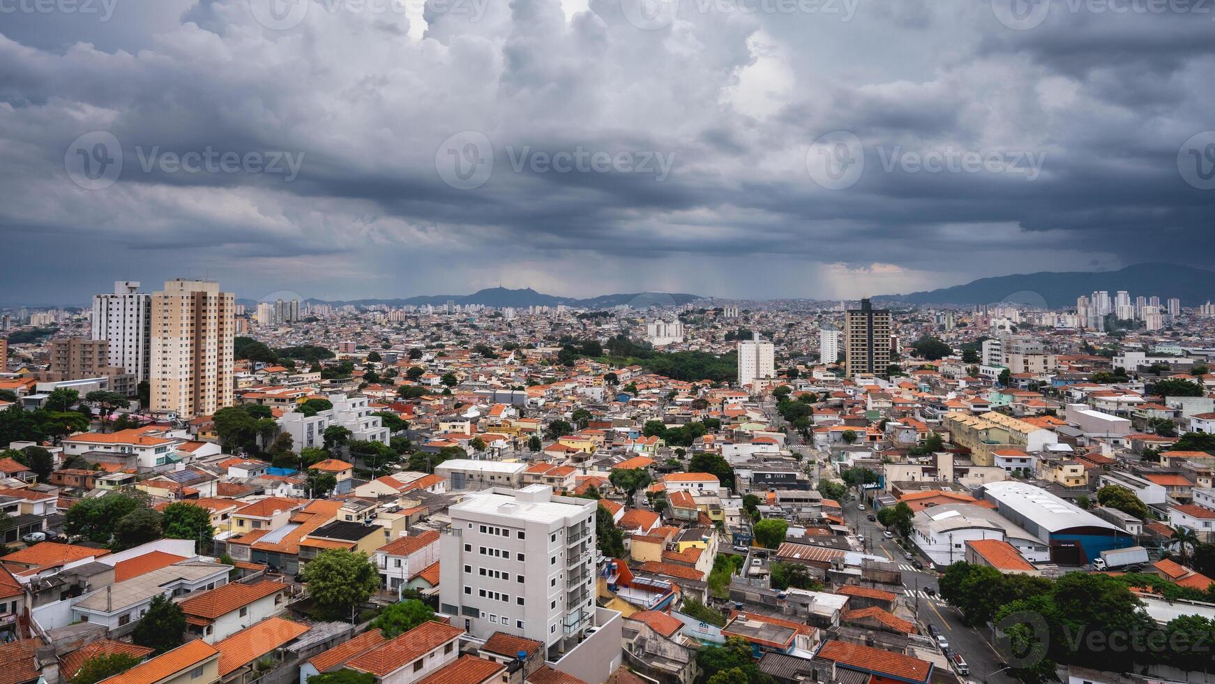 arial se från de norr område av de stad sao paulo, Brasilien. foto