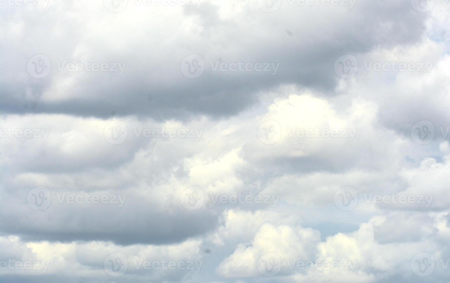 Foto av vågig vit himmel bakgrund