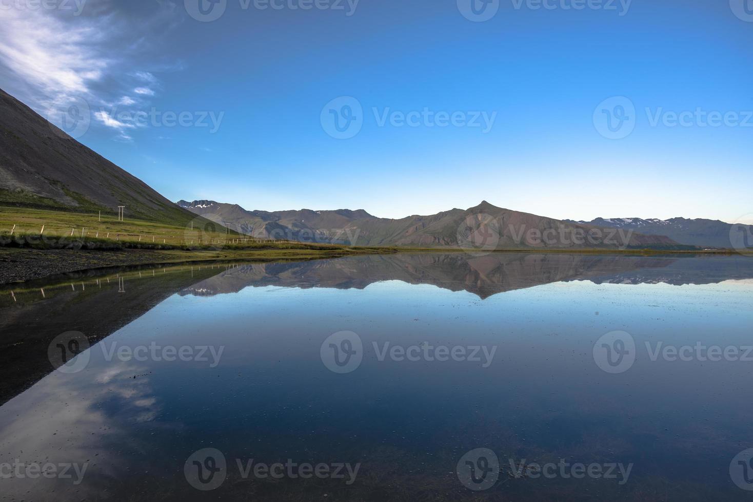 2021 08 10 snaefellsnes reflektioner mellan lavafält och berg 5 foto