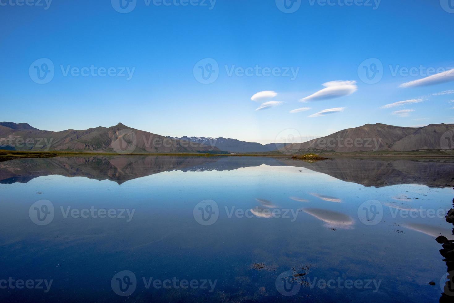 2021 08 10 snaefellsnes reflektioner mellan lavafält och berg 4 foto