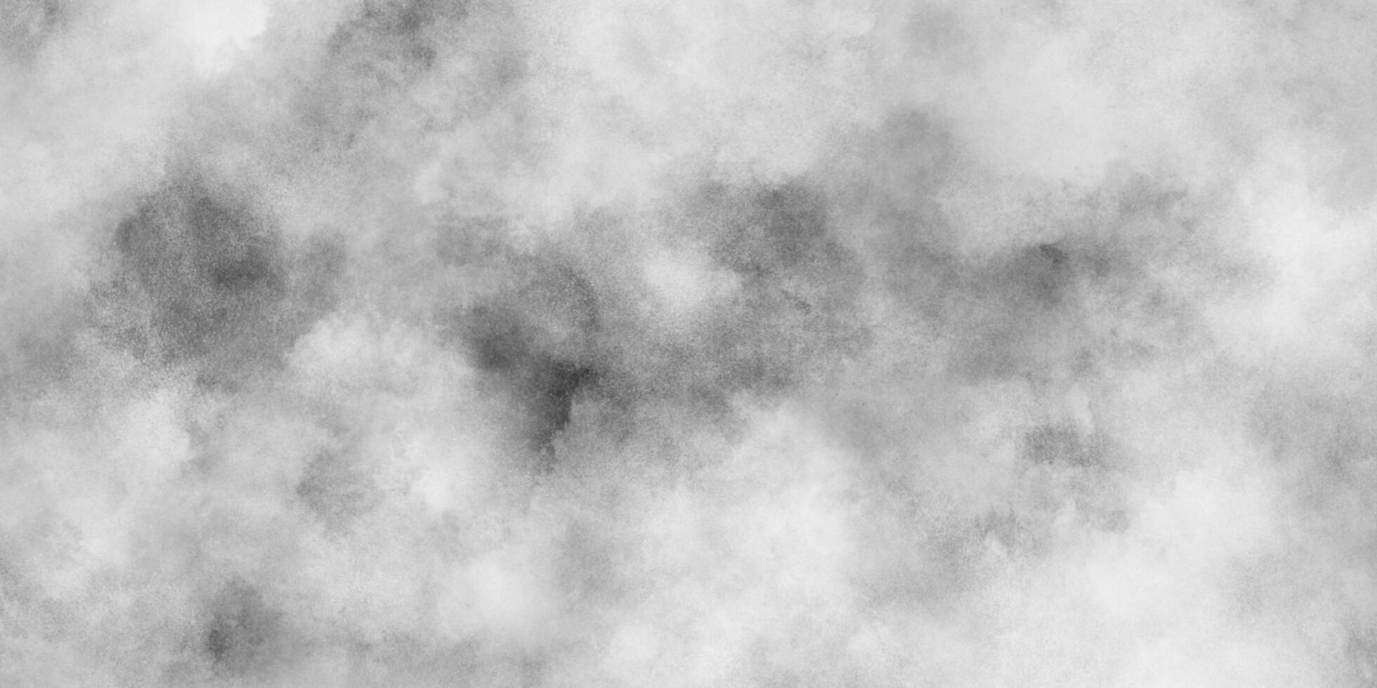 grunge moln eller smog textur med fläckar, vit molnig himmel eller clouds eller dimma, svart och vit lutning vattenfärg bakgrund. foto