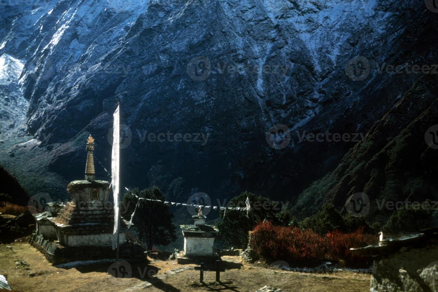 thyangboche kloster och topp av ama dablam foto