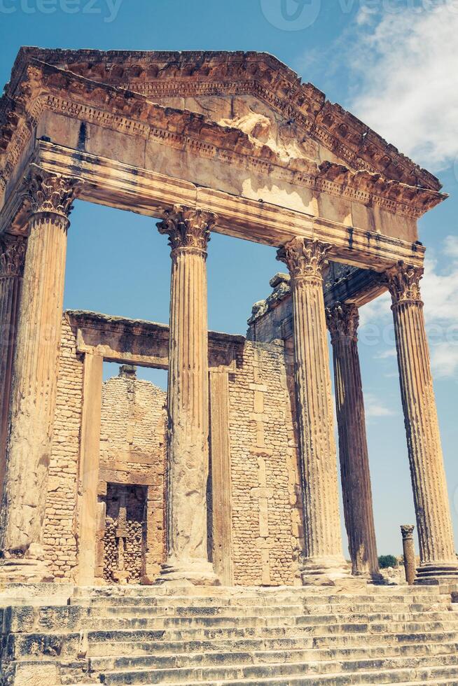 återstående av de roman stad av dougga med de huvudstad, tunisien foto