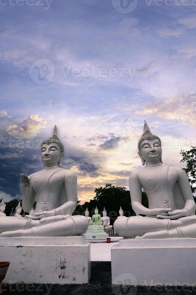 watpapromyan buddhistiska tempel respekt, lugnar sinnet. i thailand, chachoengsao-provinsen foto