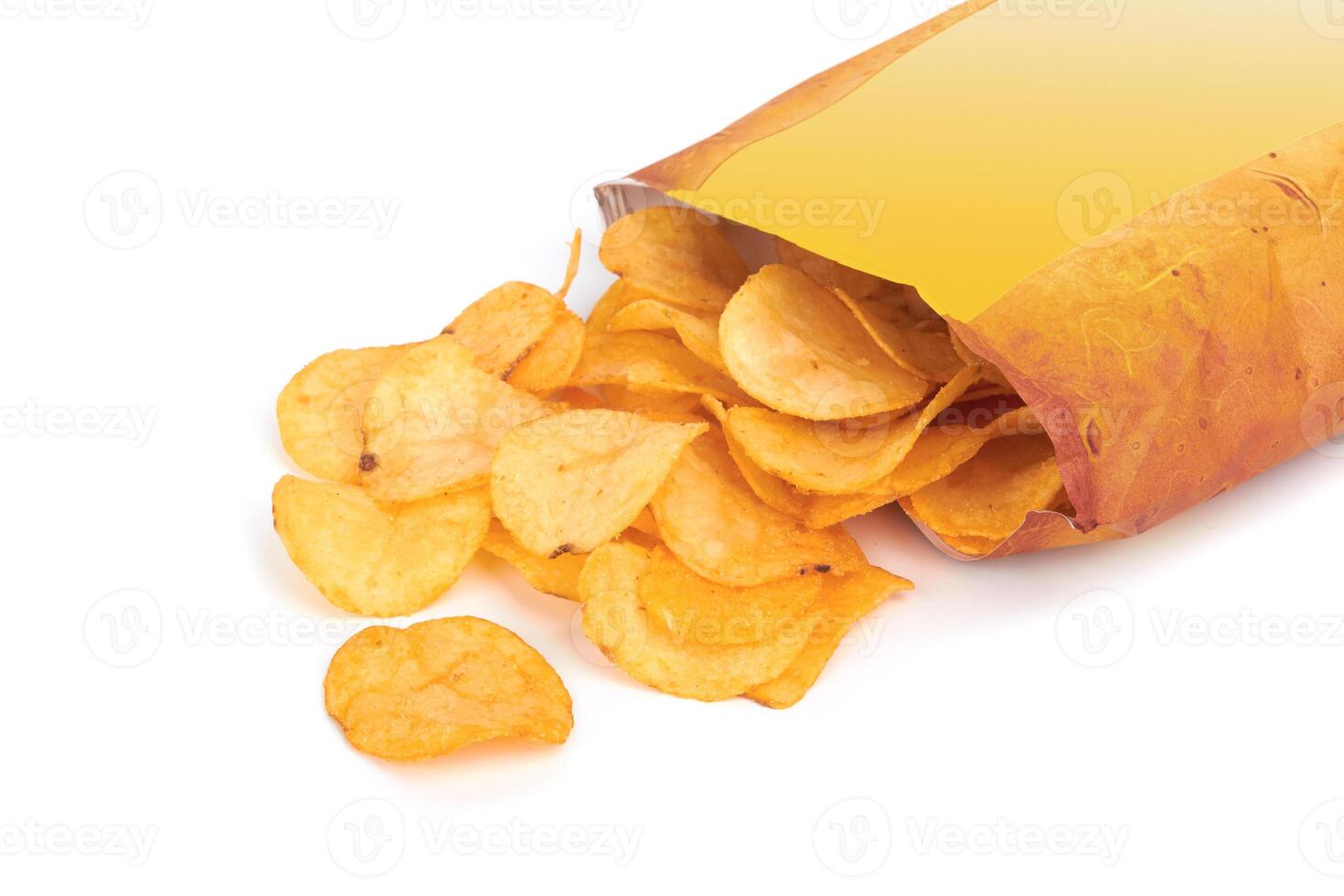 potatis chips på vit foto