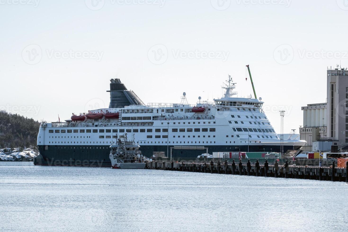 kryssning fartyg förankrade på hamn foto