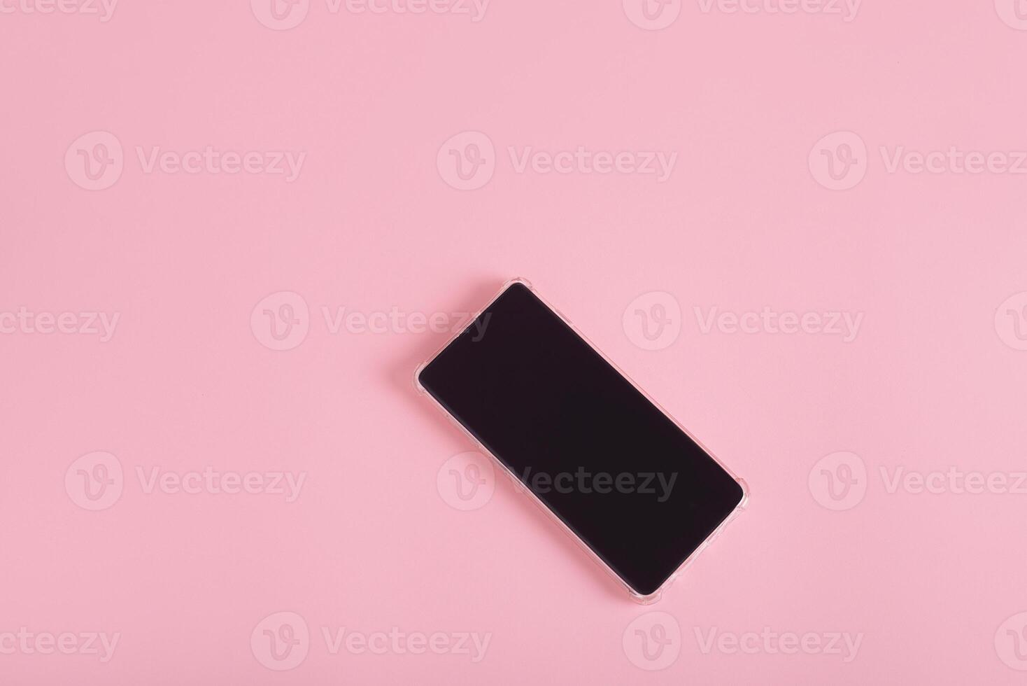 cell telefon isolerat på rosa bakgrund. teknologi, mockup. foto