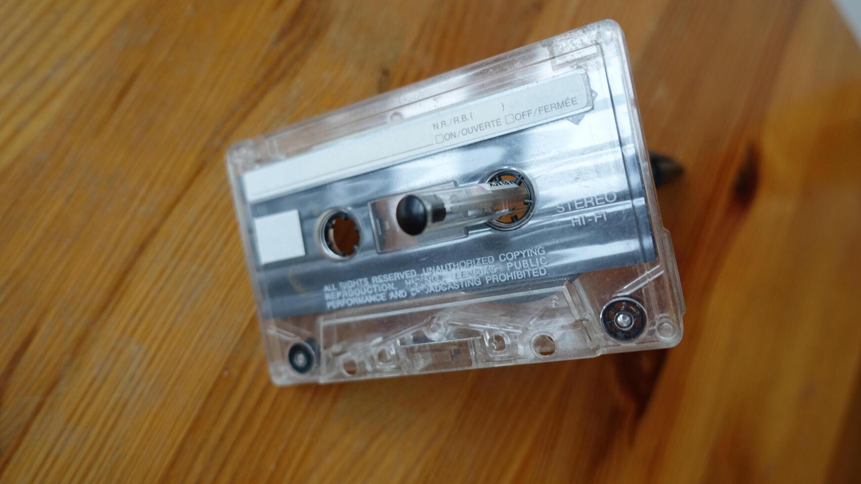 ett audio kassett, en årgång objekt den där fortfarande Arbetar mycket väl foto