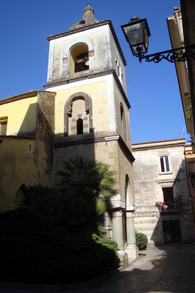 sant'agata de har jag, Italien, Europa - juli 21, 2019. de klocka torn av de kyrka foto