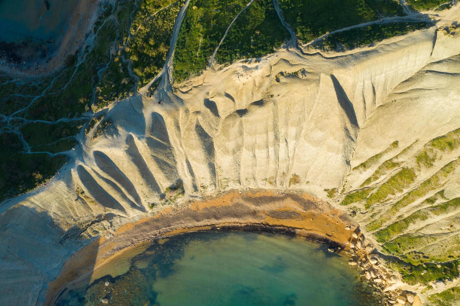 antenn se av natur landskap av ghajn tuffieha bay.malta ö foto