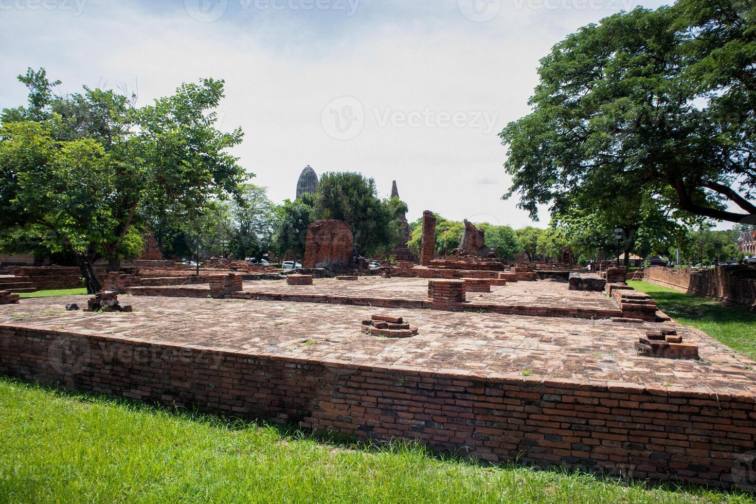 wat mahathat gammal på historisk parkera på ayutthaya historisk parkera, phra nakhon si ayutthaya provins, thailand foto