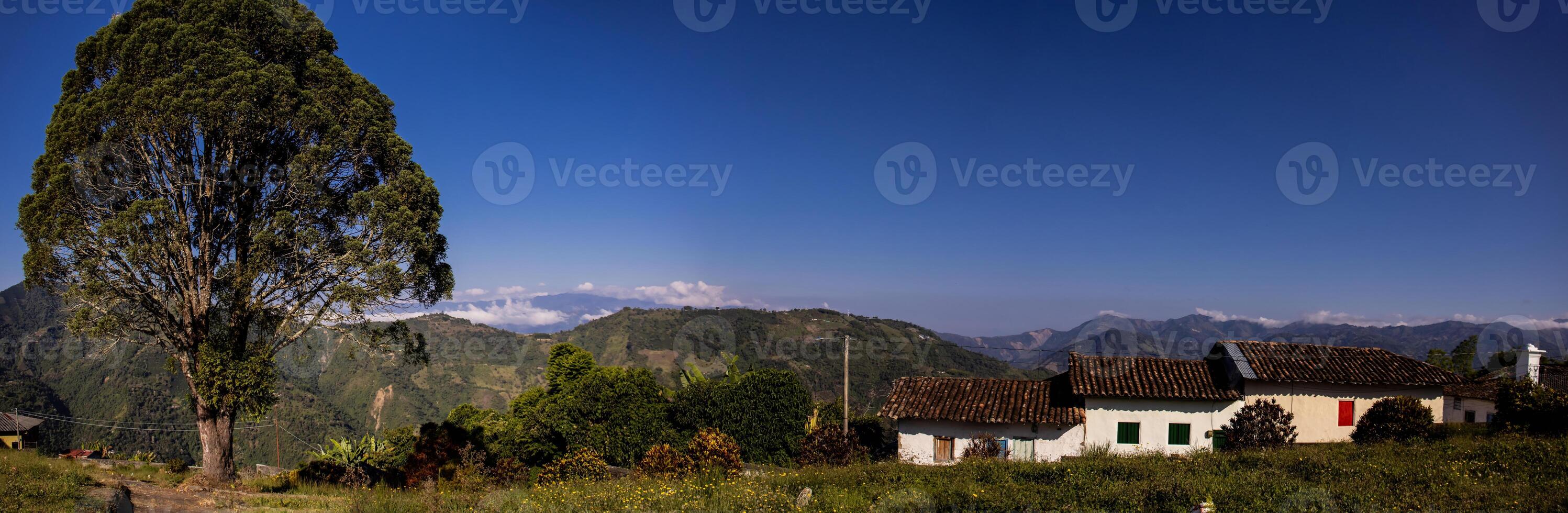 panorama av de skön bergen av de central intervall i de kommun av salamina belägen på de avdelning av caldas i colombia foto