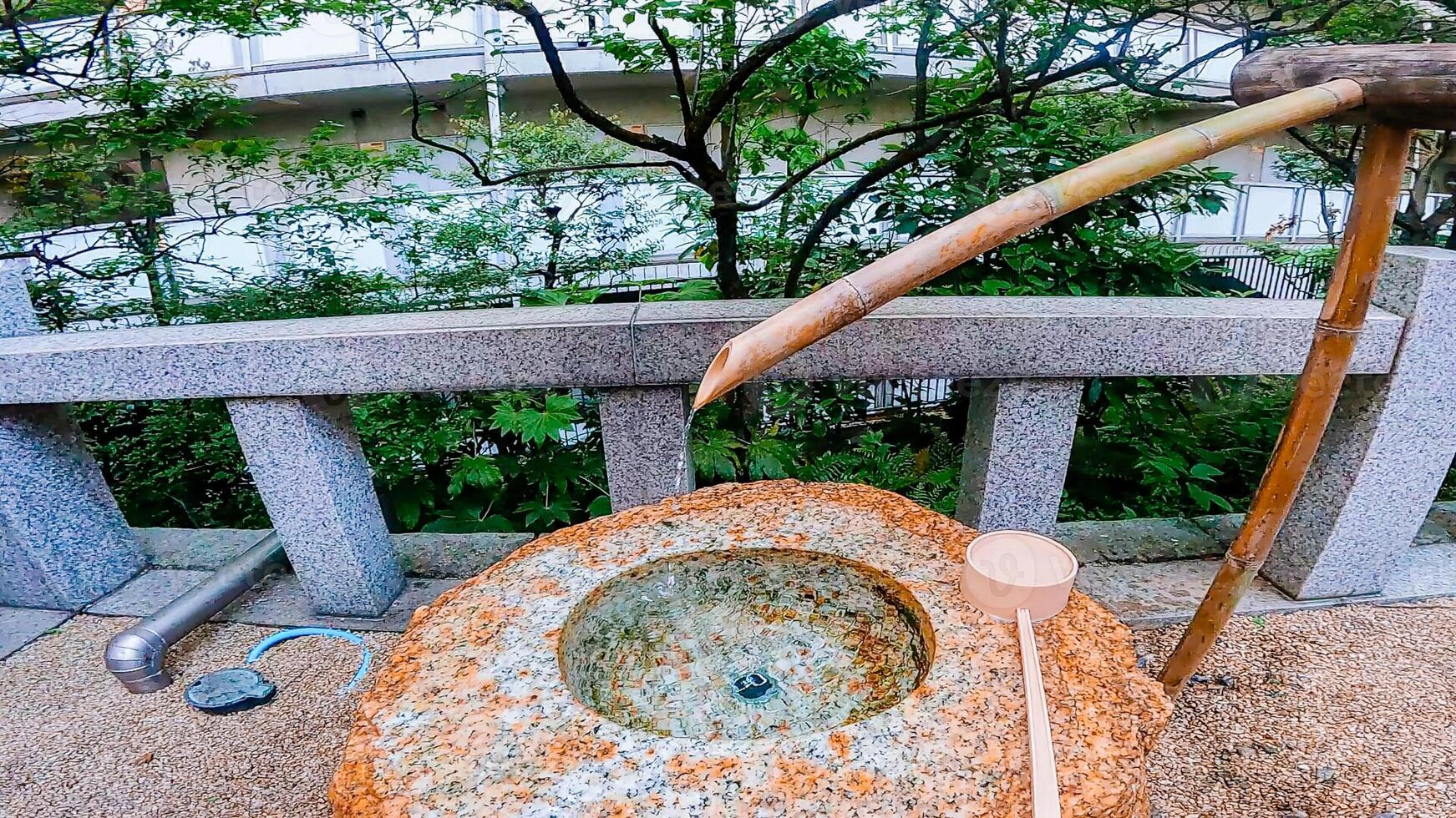 ginsekai inari helgedom är en helgedom belägen i de hörn av shinjuku parkera torn, nishi-shinjuku, shinjuku-ku, tokyo, japan. detta hela område var de bostad av en vissa feodal- herre under de edo foto