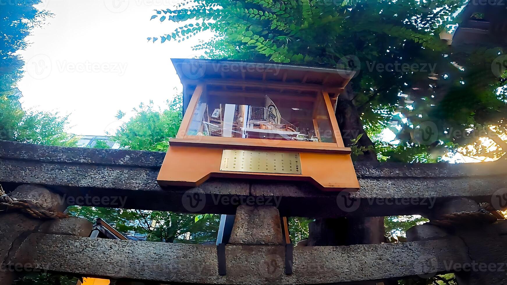 helgedom i kabukicho, skatt fartyg på de toriien Port av inari kio shrine.inari kio helgedom, en helgedom i kabukicho, shinjuku-ku, tokyo de endast helgedom i japan den där stadgar de demon kung gongen. foto