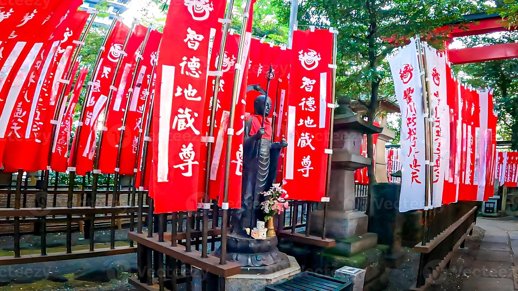 toyokawa inari tokyo gren tempel, belägen i motoakasaka, minato-ku, tokyo, japan den har sitt ursprung från de tid när ooka echizen Nej kami tadada efterfrågade dakiniten från toyokawa inari och inskriven foto