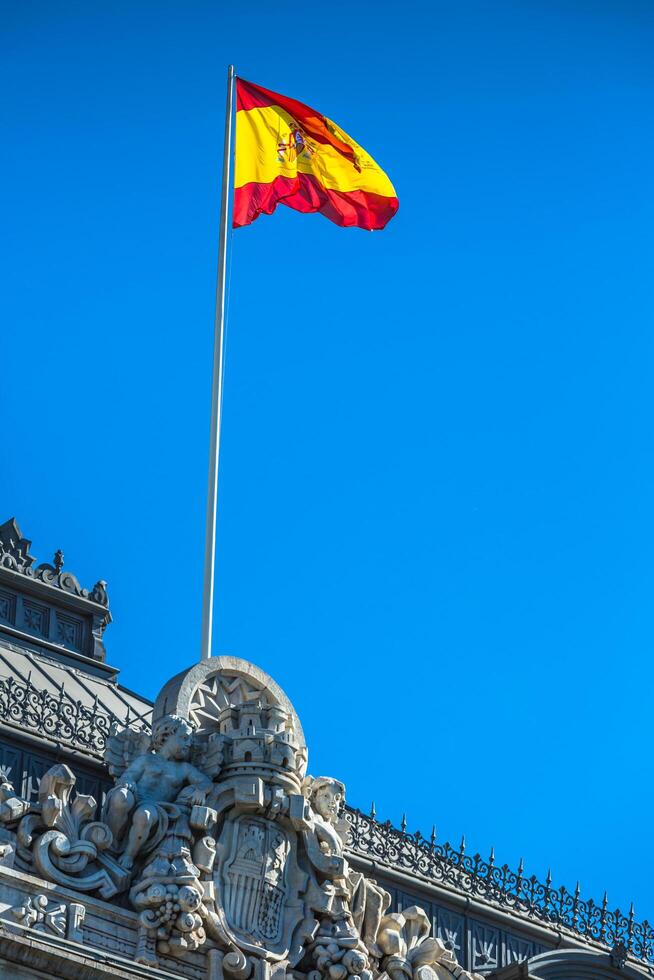 spanska nationell flagga. i madrid, Spanien foto