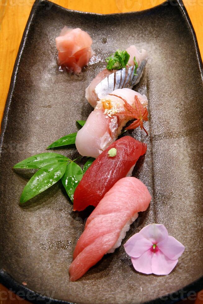 sashimi, klassisk japansk maträtt foto