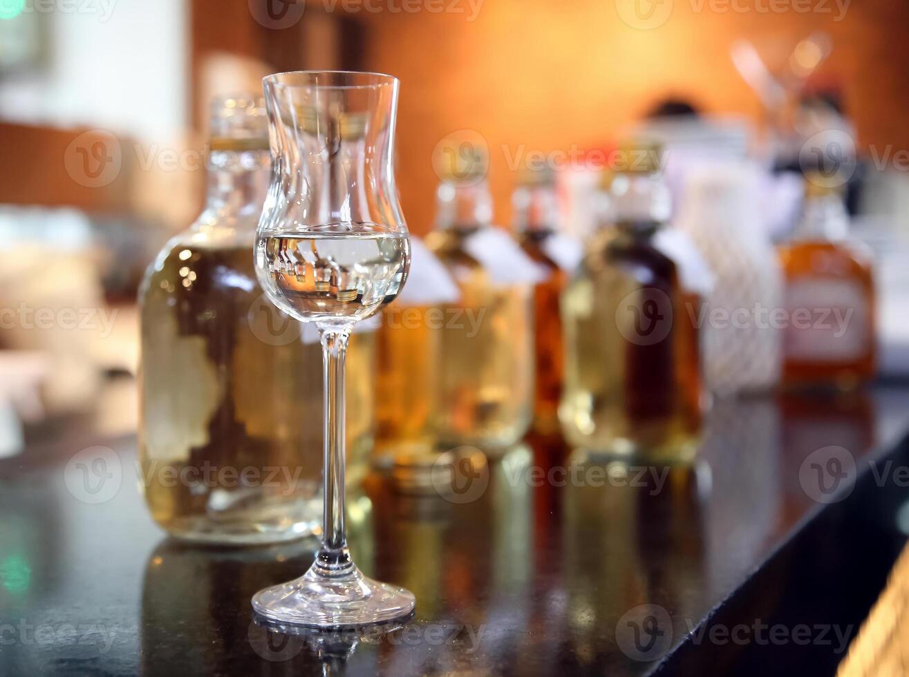 officiell glas för provsmakning brasiliansk brandy foto