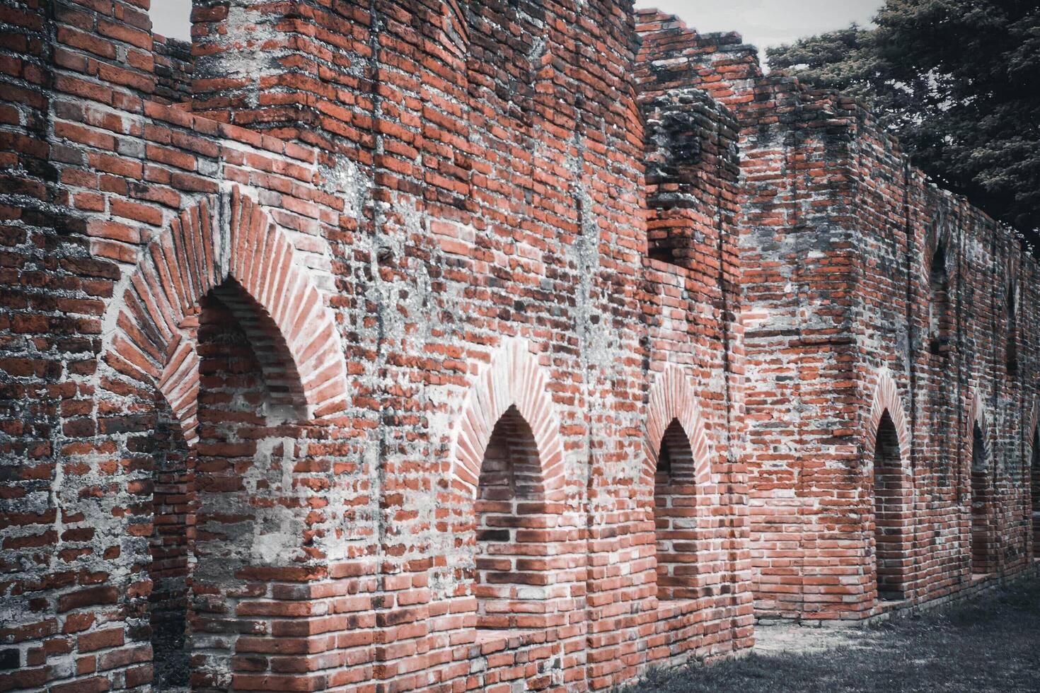 landskap historisk parkera. de gammal tempel den där presenterar människor är belägen i thailands historisk stad. värld arv. foto