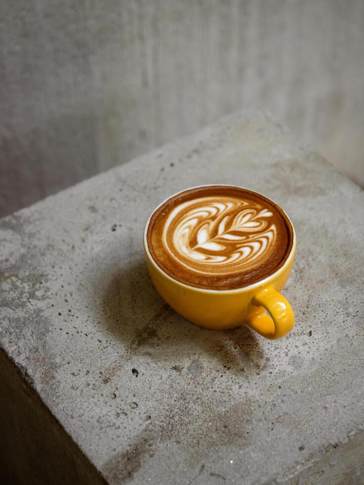 vinge latte konst i Kafé affär. foto