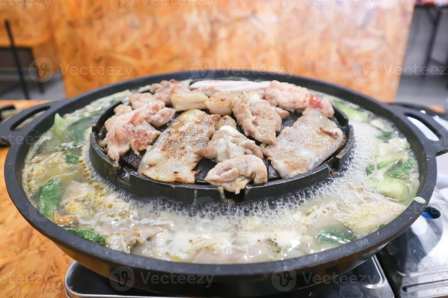 grillad fläsk i de ugn, thai mat och koreanska mat foto