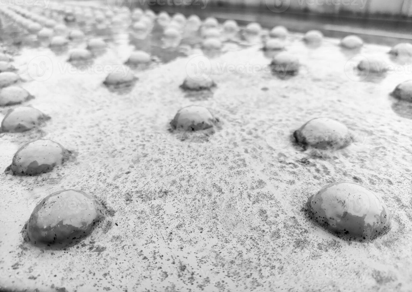 färgad ledstång med bubblor stänga se abstrakt bakgrund foto