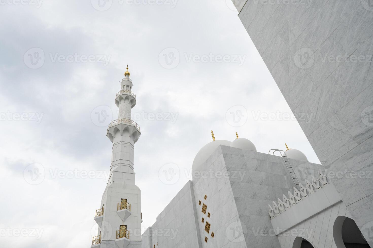 de störst moské på de solo- central java mesjid sheikh zayed. de Foto är lämplig till använda sig av för Ramadhan affisch och muslim innehåll media.