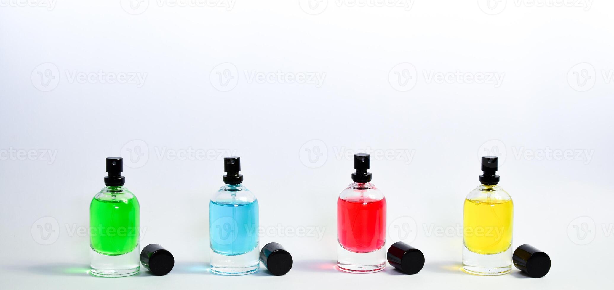 Flerfärgad flaska parfym uppsättning foto