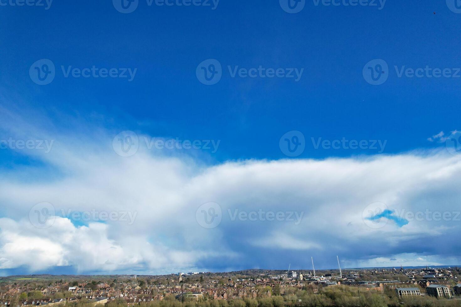 skön himmel och moln över oxford stad av England Storbritannien foto