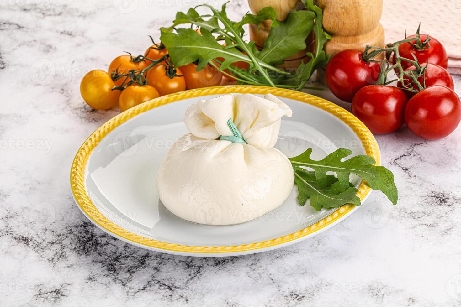 krämig italiensk traditionell burrata ost foto