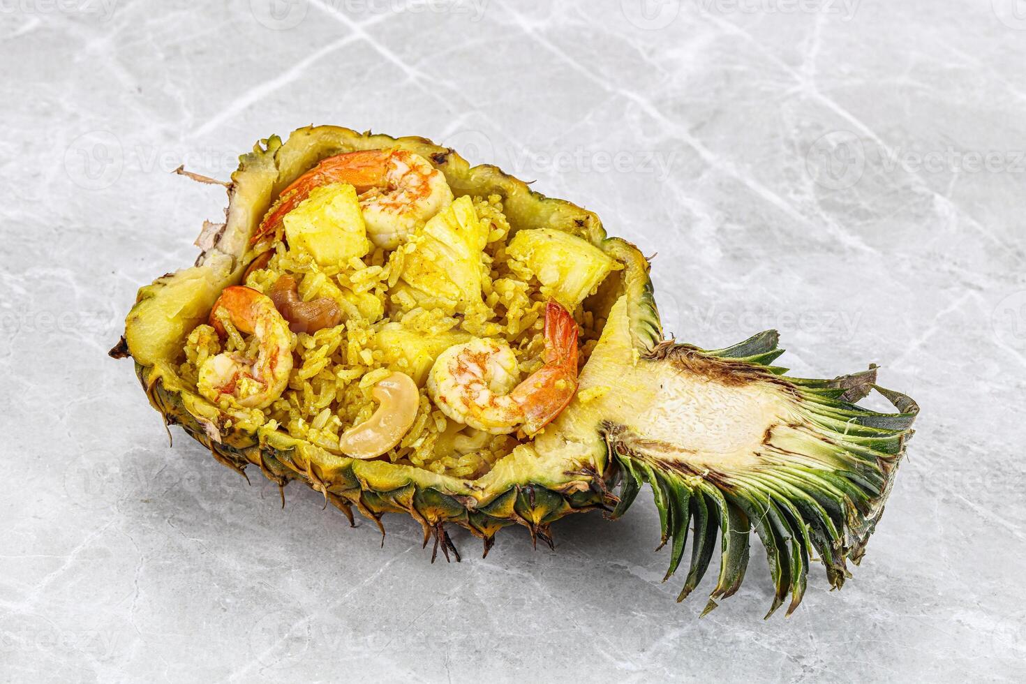 thai kök - ris med räka i ananas foto