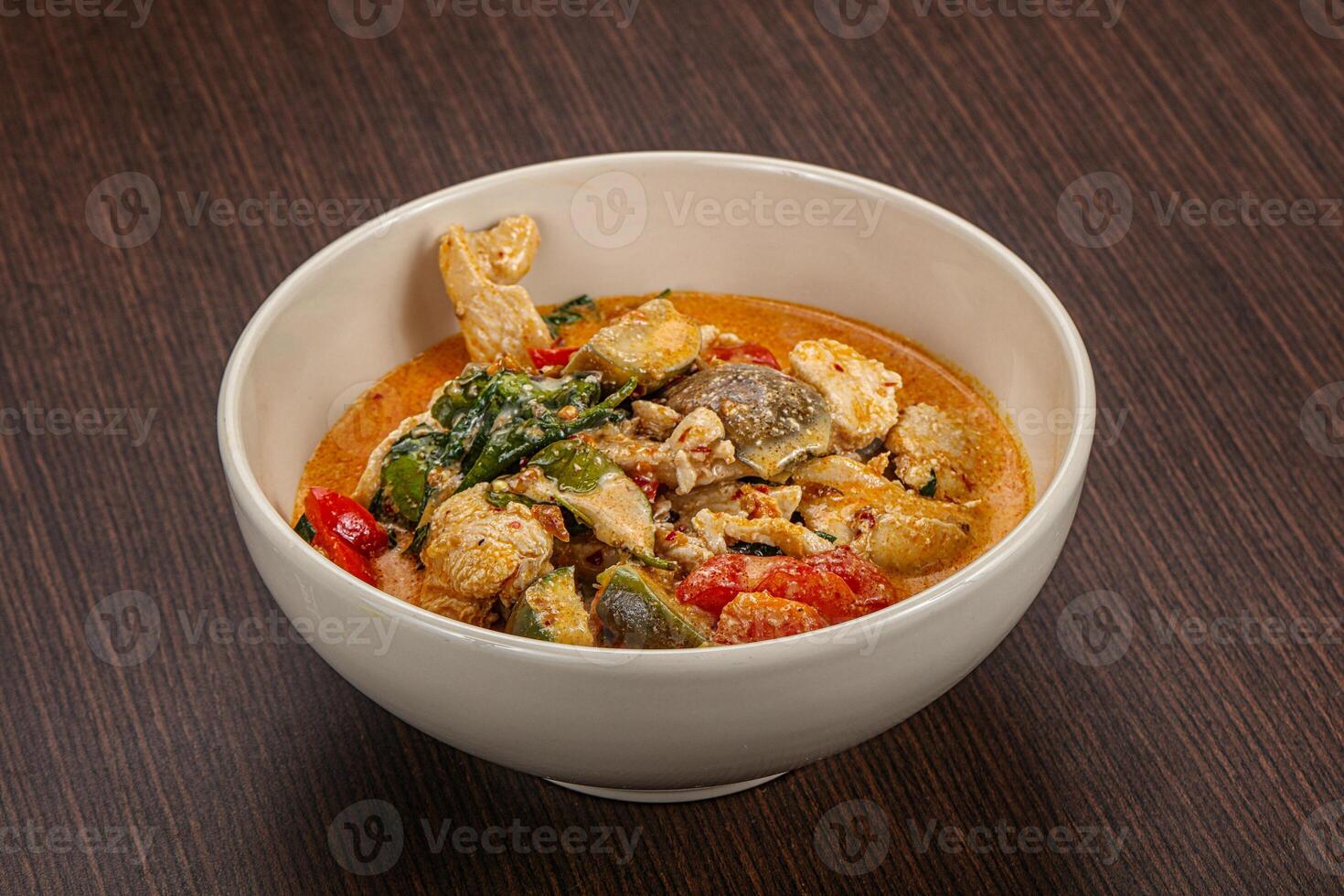 thai röd kryddad curry med kyckling foto